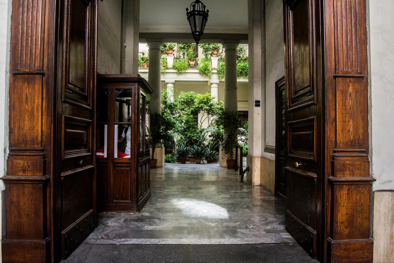 Civico 7 Bed & Breakfast Napoli Bagian luar foto