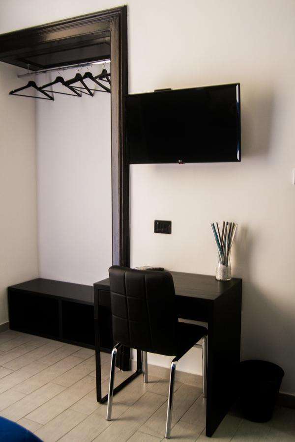 Civico 7 Bed & Breakfast Napoli Bagian luar foto