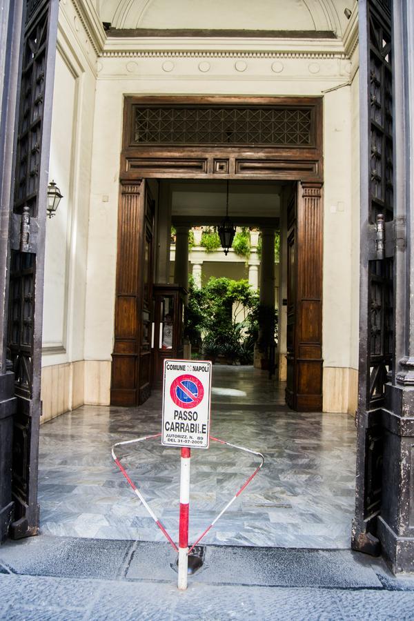 Civico 7 Bed & Breakfast Napoli Bagian luar foto